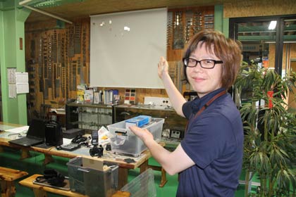 武田金型製作所の会場とするスペースで同社マルチメディア事業部の武田修美さん
