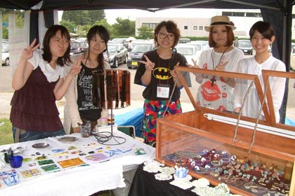 新潟デザイン専門学校の生徒たちによる出店