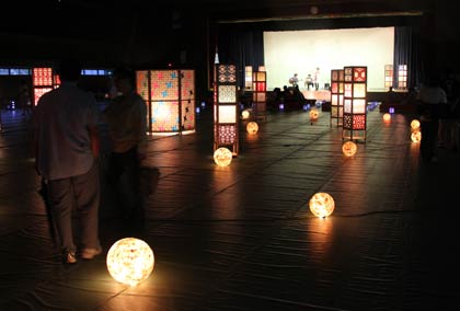 26日開かれた加茂JCの「小京都を楽しむ会 AKARIBA 2011 -夏-」、加茂市民体育館でAKARIBAスペシャルライブ