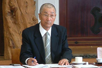五十嵐川鮭有効利用調査委員会の初代会長に就いた五十嵐川漁協の山井組合長