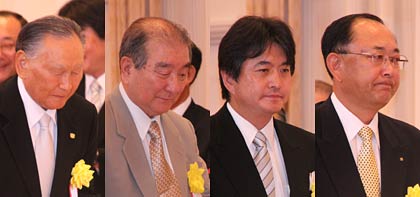 歴代組合長に感謝状の贈呈、左から中條第14代組合長、松縄第15第組合長、外山第16代組合長（代理）、近藤第17代組合長