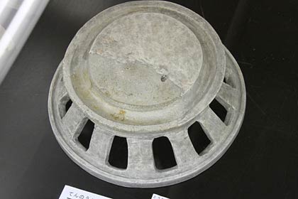 天王遺跡から出土した透脚円面硯