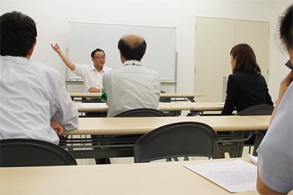 三条署・原伸一生活安全課長による講評