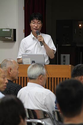市民に語りかける鈴木市長