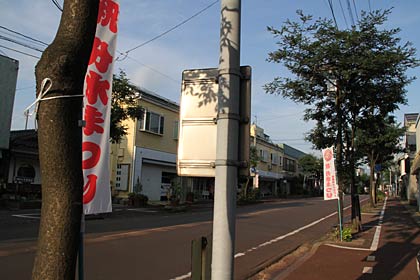 分水地区の大通りには「祝　分水まつり」ののぼりが並ぶ