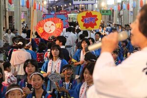 第40回飛燕夏まつりは17日夜の燕ばやし大会でフィナーレ、青空と猛暑のなかで夏まつりが幕を閉じる