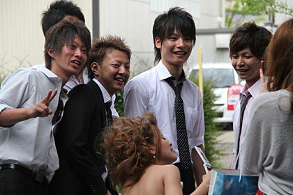 久しぶりの再会に笑顔が絶えない
