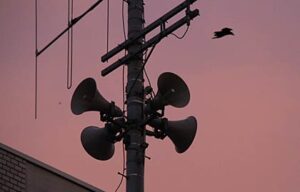【小耳聞き耳】燕市防災無線の定期放送が被災した人たちを複雑な気持ちにさせる『故郷』から『恋ツバメ。』に変更