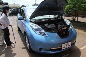燕市が電気自動車を導入、交通事故も二酸化炭素も減らす取り組み