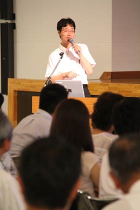 市が取り組む事業について話す鈴木市長