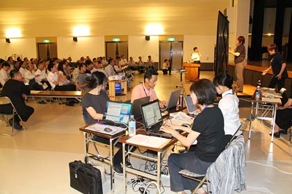 この日も手話通訳と要約筆記が行われた