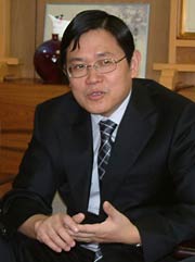 昨年9月に鈴木燕市長を表敬訪問したときの王総領事館