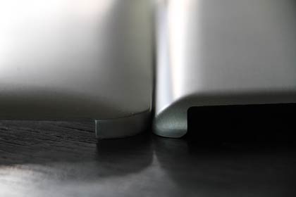iPad ARMORの上部、左が前モデル、右がiPad 2対応の新モデル