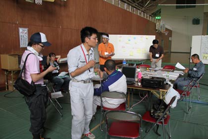 下田体育館に開設された三条市災害ボランティアセンターの下田本部