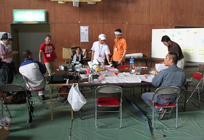三条市下田体育館に開設された三条市災害ボランティアセンター下田本部