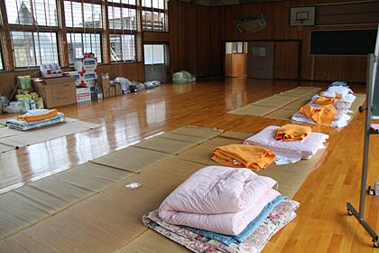 三条市早水の14世帯39人が避難している「よってげ邸」