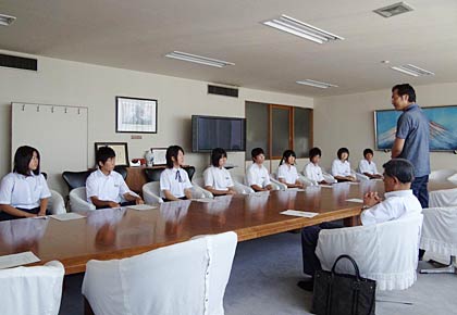 3日行われた所で三条市が広島平和記念式典に派遣する中学生の結団式と激励会