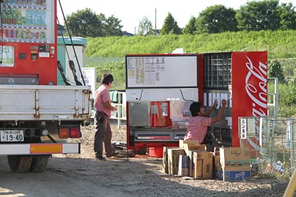 水没した自販機を新しいものに交換する業者