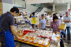 16日まで燕三条地場産業振興センターで「じばさんお盆フェアー」、帰省客や観光客に地場産品の販売とアピール