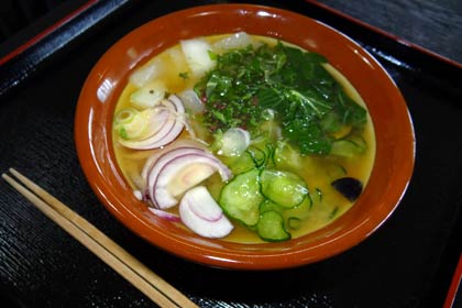 「庭月庵　悟空」で人気に地元のとれたて夏野菜を具に使った冷たいみそ汁