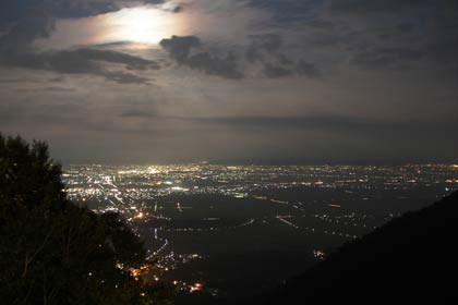 弥彦山展望台からの蒲原平野の夜景