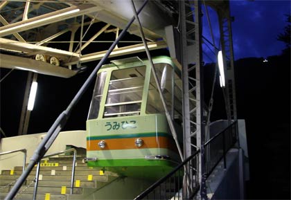 レトロなムード、弥彦山ロープウェイのゴンドラ