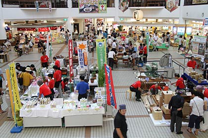 昨年の「にいがた県央の逸品＠新潟ふるさと村のようす