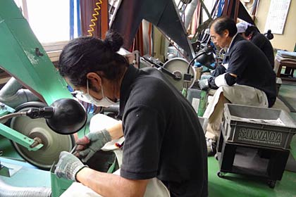 製造部の稼働を2時間早めるサマータイムを初めて導入した諏訪田製作所