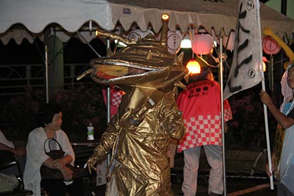 準優勝のカネゴンの着ぐるみ