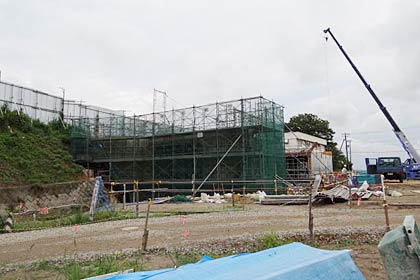 下り線側に建設されている施設