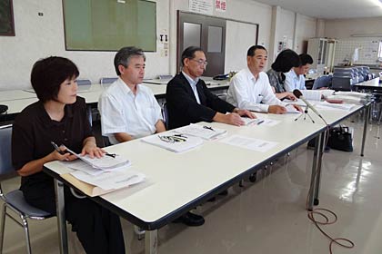 24日開かれた「小中一体校の問題を考える会」と「私たちの三条市をつくる市民の会」の記者会見