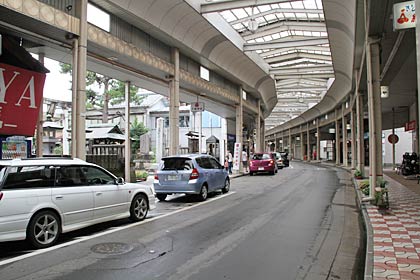 27日は趣向を凝らした昭和レトロのにぎやかな商店街に生まれ変わる燕地区の商店街