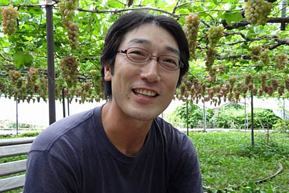 岡村葡萄園の岡村直道さん