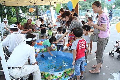 27日開かれた弥彦村商工会主催の納涼まつり