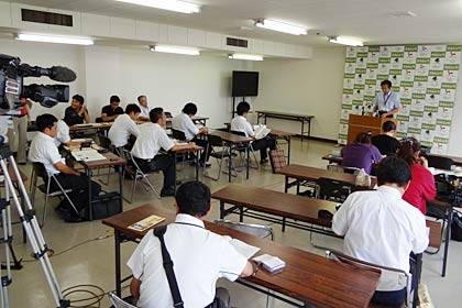 国定勇人三条市長定例記者会見の会場