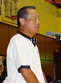 あいさつ野崎市体協会長(左)と国定市長(右)