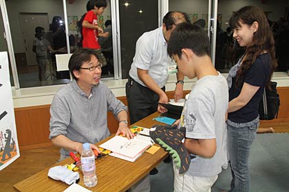 長い行列ができたサイン会