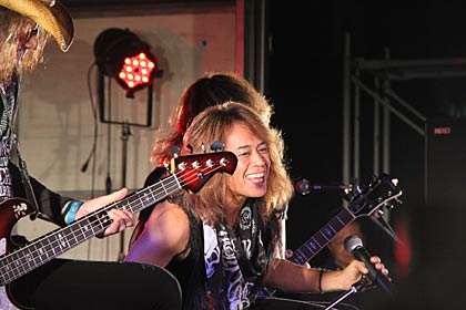 11日開かれたNoah主催三条市水害復興支援まつりのEARTHSHAKER