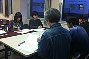 燕市へ派遣された初日の4月9日、奥の左から2人目が相良さん