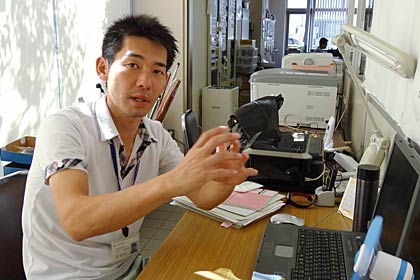 三条市で最終日の勤務に就く南相馬市職員、遠藤さん