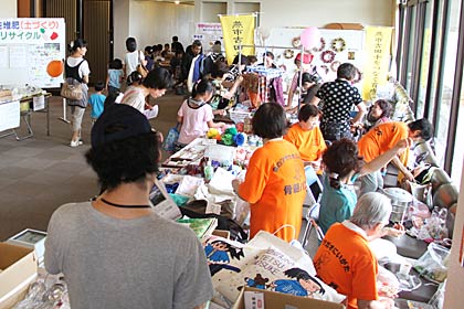 17日、吉田産業会館で開かれたよしだ健康福祉ボランティアまつり
