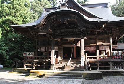 あかりの結婚式「AKARIBA Wedding」が行われる青海神社拝殿