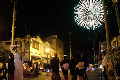 フィナーレにサプライズの打ち上げ花火