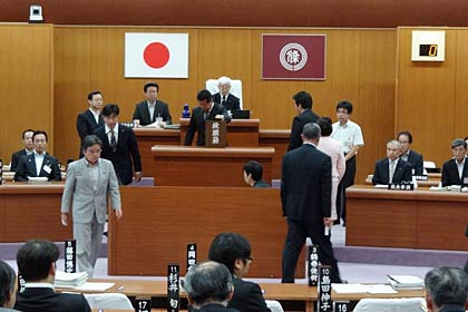 記名投票を行う市議