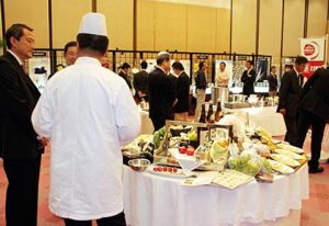日本金属ハウスウェア工業組合がシェフやオーナーを招いて初めての「調理器具及び食器展示特別商談会」、地域のブランドを高めて円高克服を目指す