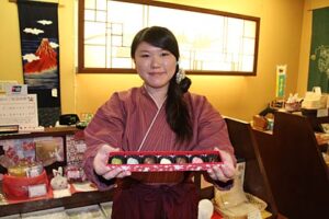 弥彦温泉「みのや」が10月末までFacebookのチェックインクーポンで1,000円以上を買うと10%OFFになるサービスを展開