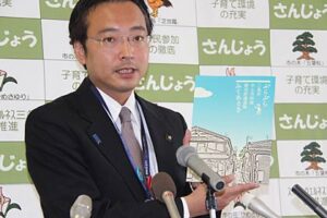 国定三条市長、11日午前の定例記者会見