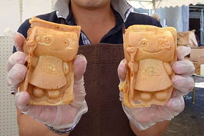 越後三条鍛冶まつりで初披露、販売となった、鍛冶まつり公式キャラクター「鍛冶仙人」の人形焼