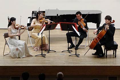 弦楽四重奏でワルツなどを奏でる読売日本交響楽団メンバー