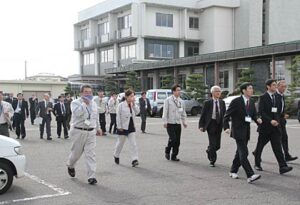 燕市吉田庁舎で避難訓練、AEDを使った心肺蘇生法の訓練も